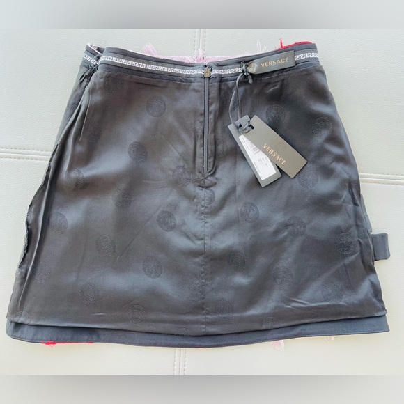 NWT! VERSACE COUTURE Black Mini Skirt w/ Red + Pink Art Deco Design Size 40 - Picture 6 of 15